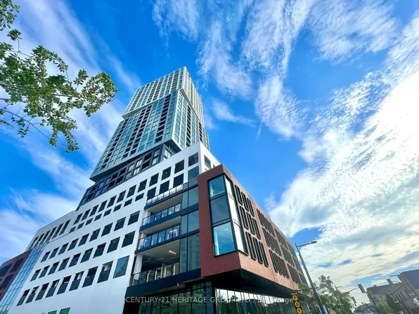 39 Mary St #1403, Barrie, ON L4N 1S9