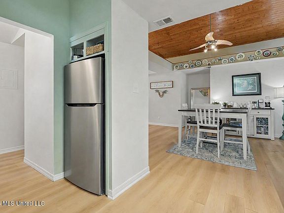 9th image of 9204 Live Oak Ave