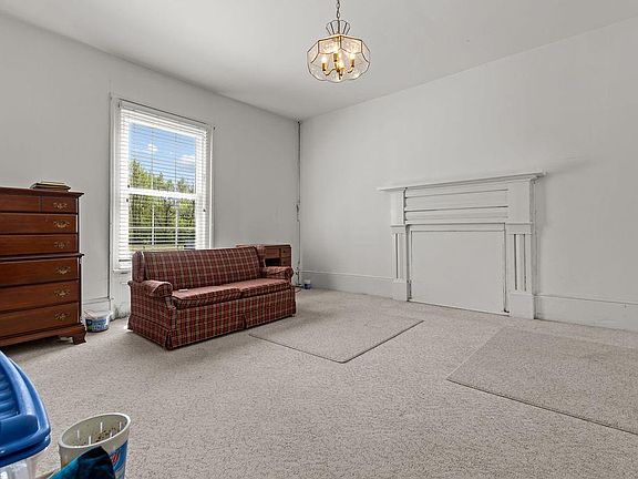 26th image of 15313 Broad St