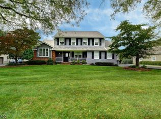 31 W End Ave, Pompton Plains, NJ 07444