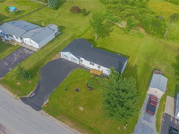 5th image of 36822 Sprucedale Dr