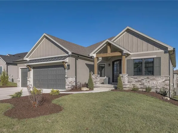 1108 Deer Run Dr, Greenwood, MO 64034