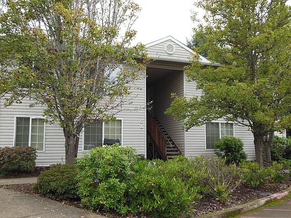 2nd image of 335 SE Lilly Ave #A