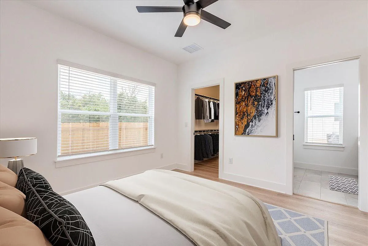 2 bed, 2.0 bath, 850 sqft, $1,695 — Photo 2