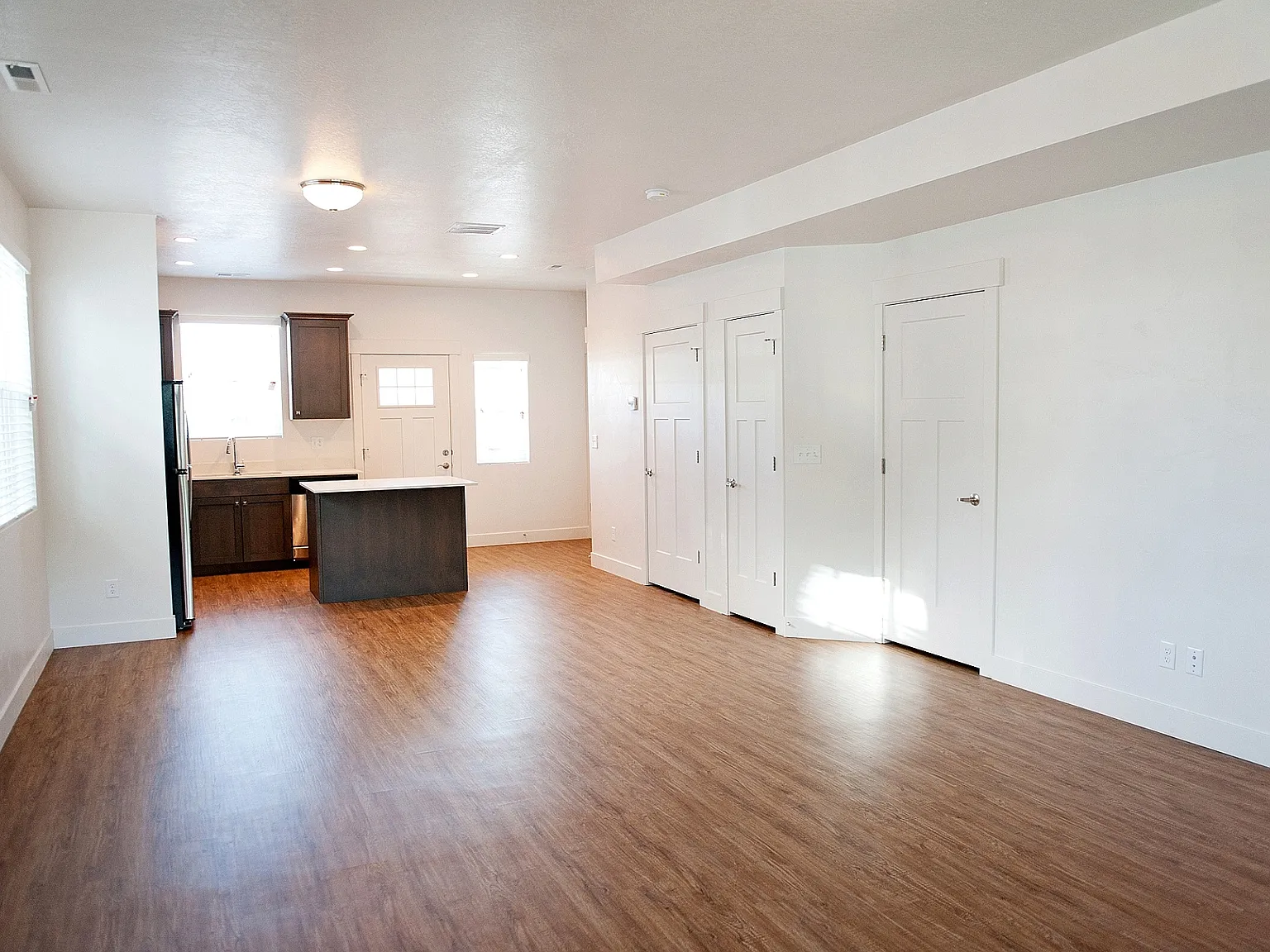 200 N Townhomes - 372 — Photo 3