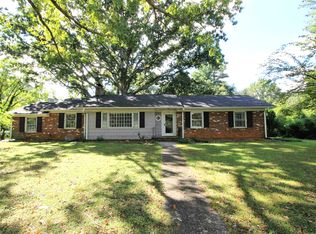 3930 Beacon Dr, Winston Salem, NC 27106