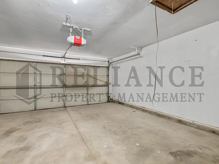 445 N Richmond Ave — Photo 18