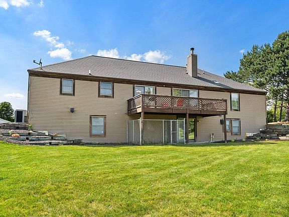 3rd image of 5518 Stowehill Dr SE