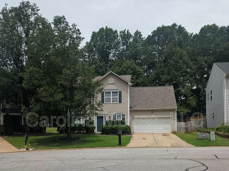 518 Grafton Ct — Photo 2