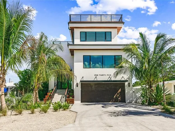 135 Grant Dr, Sarasota, FL 34236