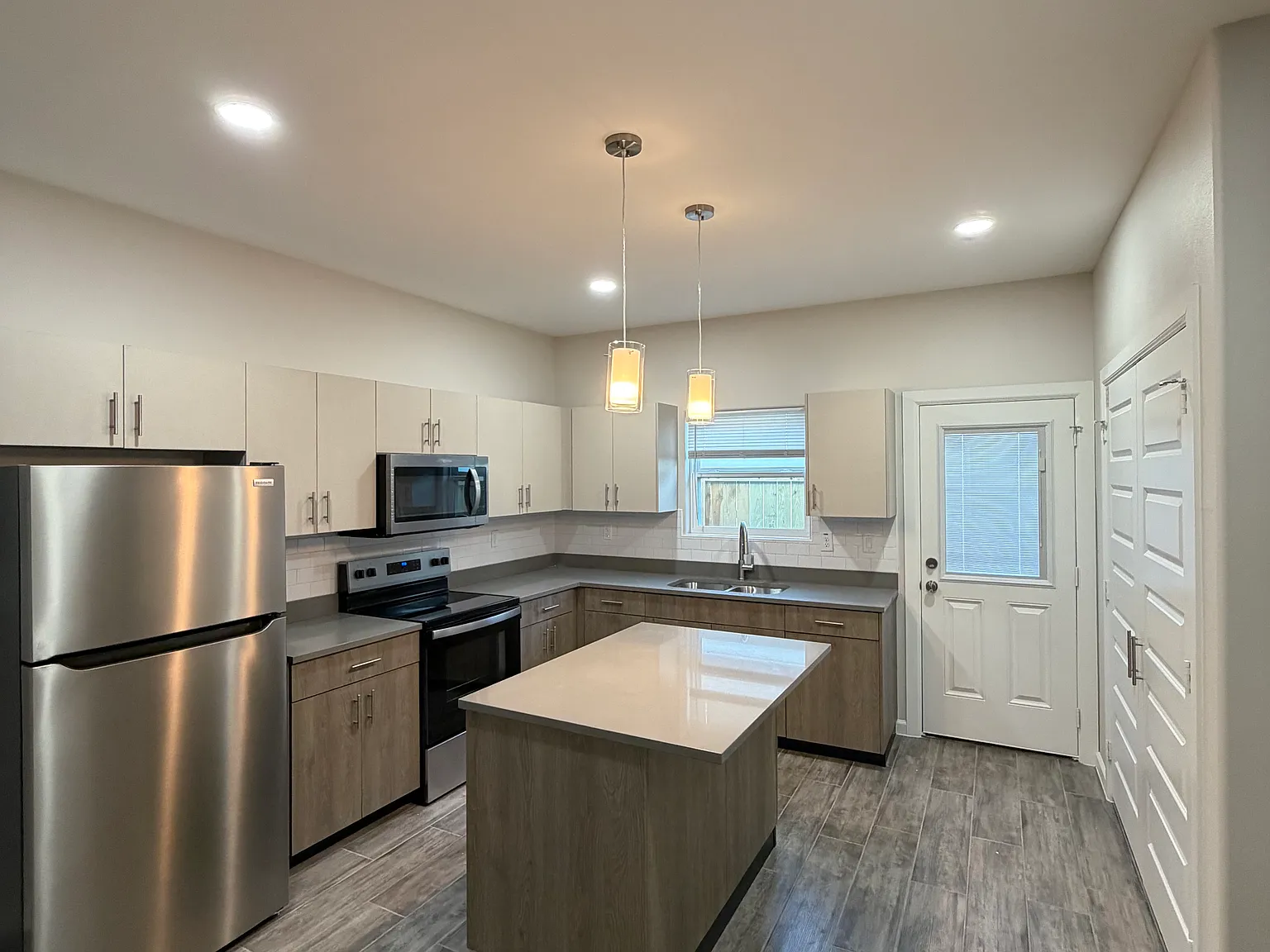 3 bed, 1080 sqft, $1,250 — Photo 3