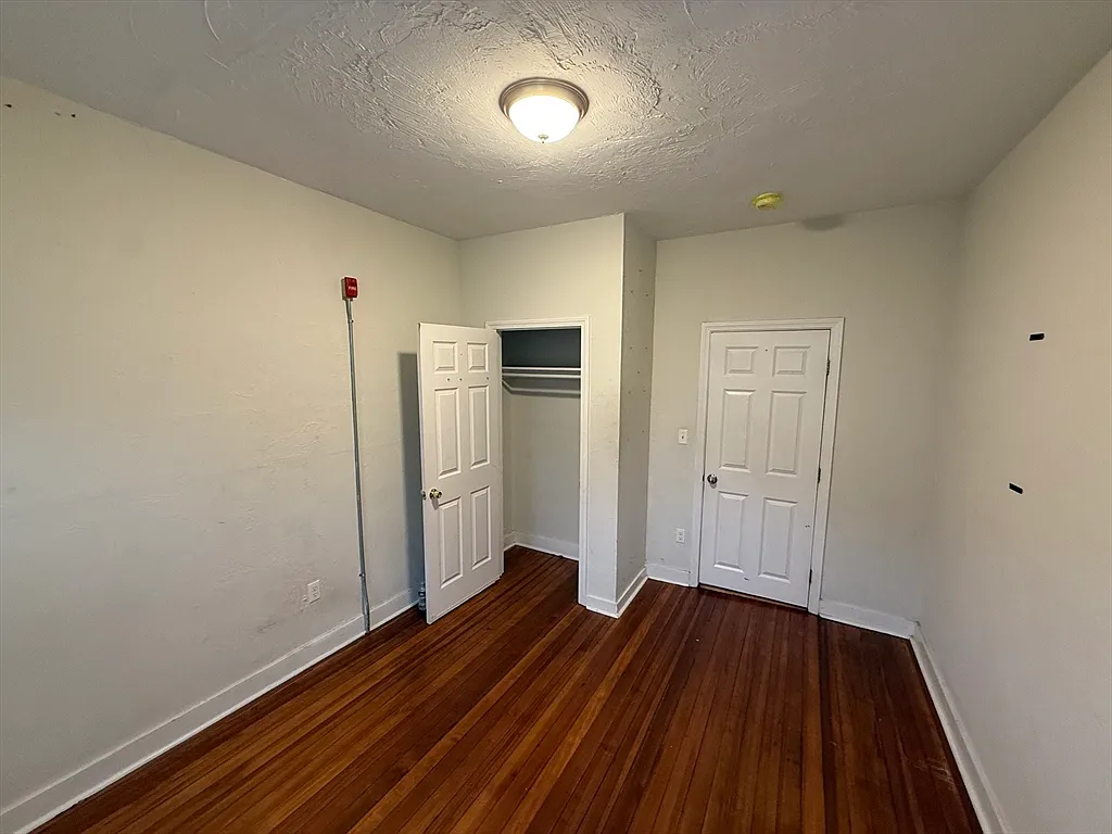 3 bed, 1.0 bath, 950 sqft, $2,700 — Photo 4
