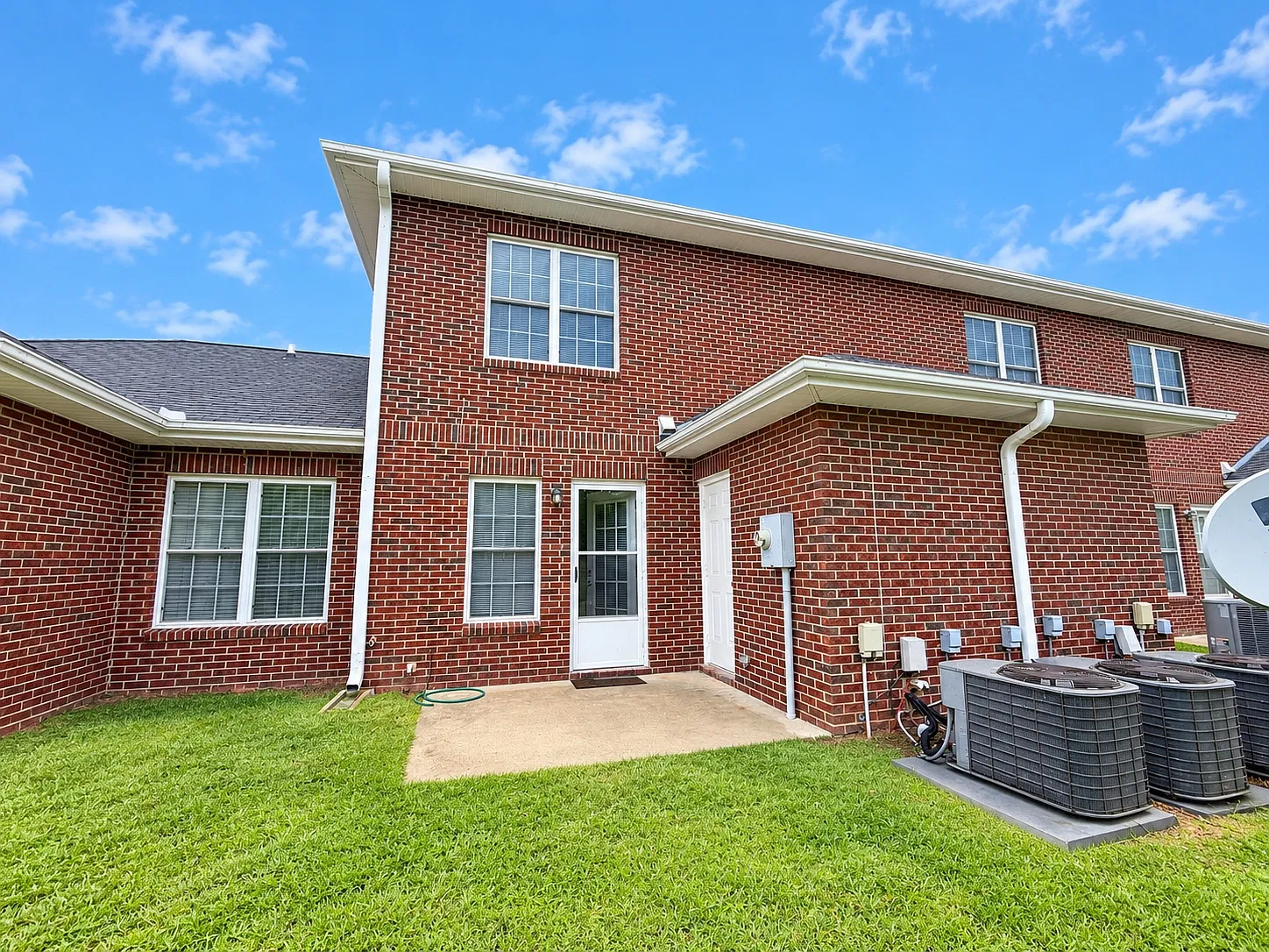 2 bed, 2.5 bath, 1155 sqft, $1,350 — Photo 2