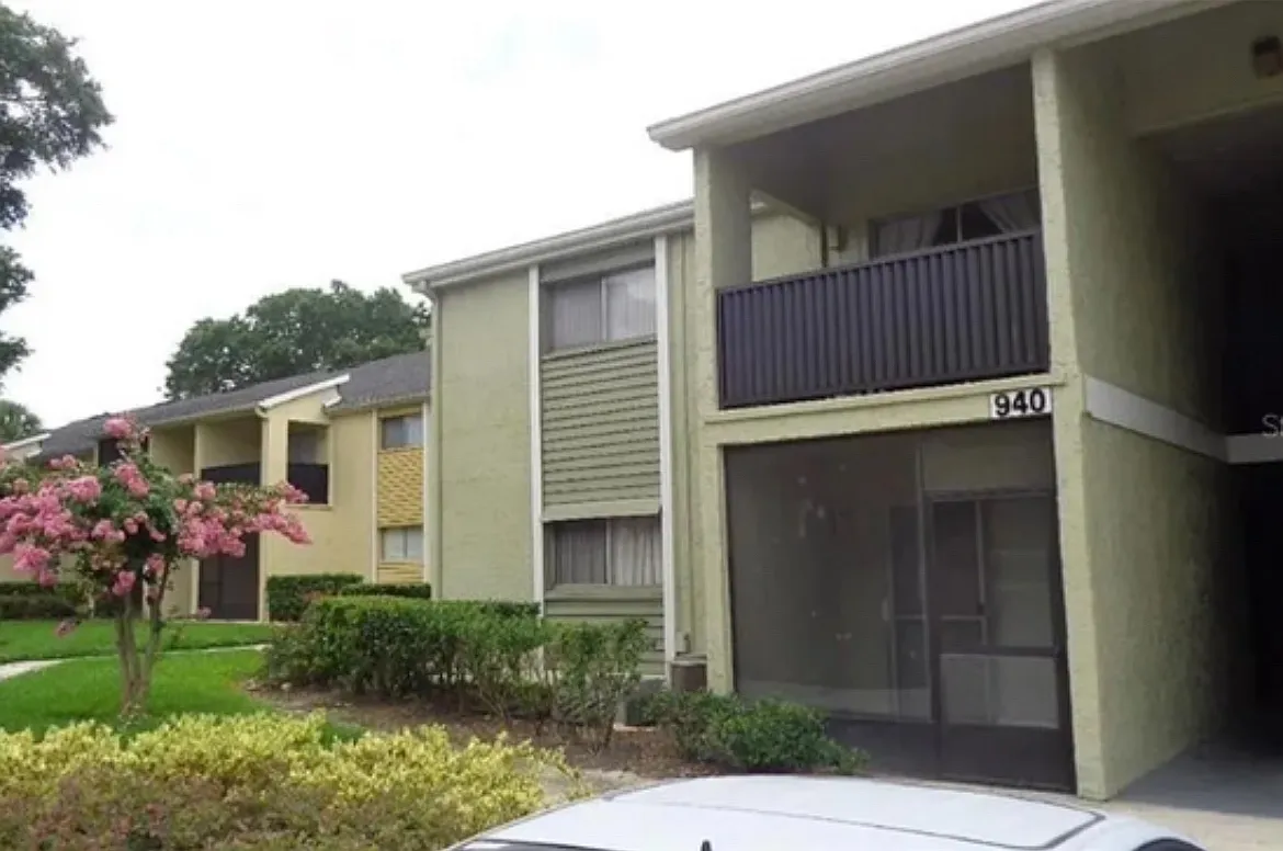 940 Lake Destiny Rd E — Photo 3