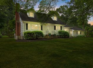 190 Lawrence Rd, Fairfield, CT 06824