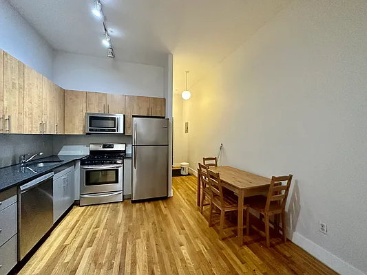 Rented by eRealty Advisors USA Inc | media 28