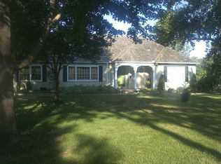 9709 Manor Rd, Leawood, KS 66206