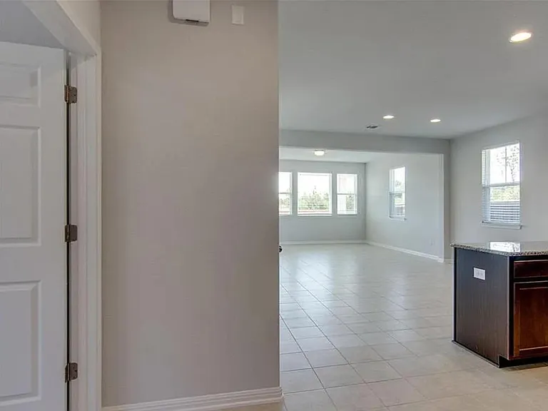 240 La Escalera Dr — Photo 7