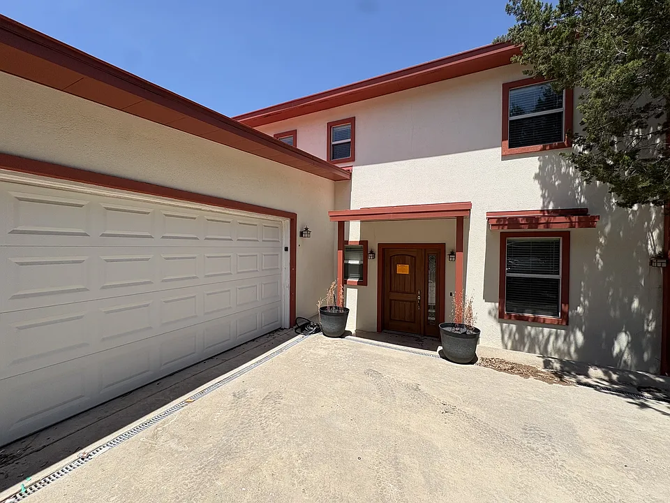 841 Scenic Cir