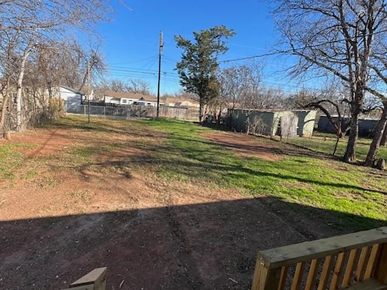 1457 Green St — Photo 10