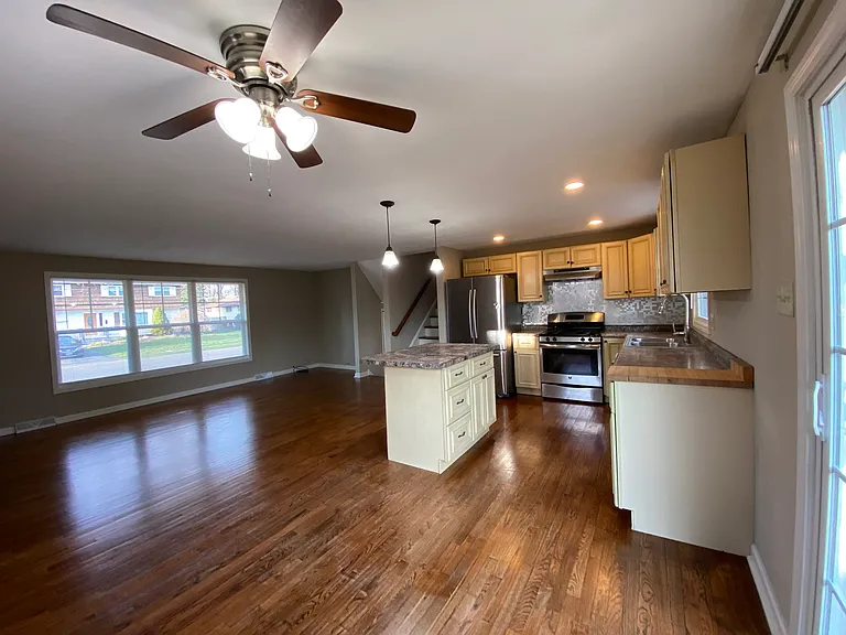 112 Meadow River Dr — Photo 3