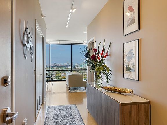 3rd image of 860 W Blackhawk St #2304
