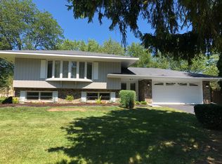 15158 W Redwood Ln, Libertyville, IL
