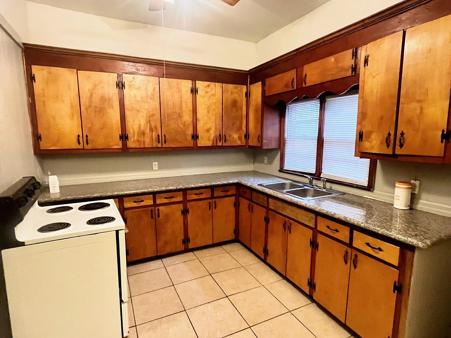 2 bed, 903 sqft, $995 — Photo 2