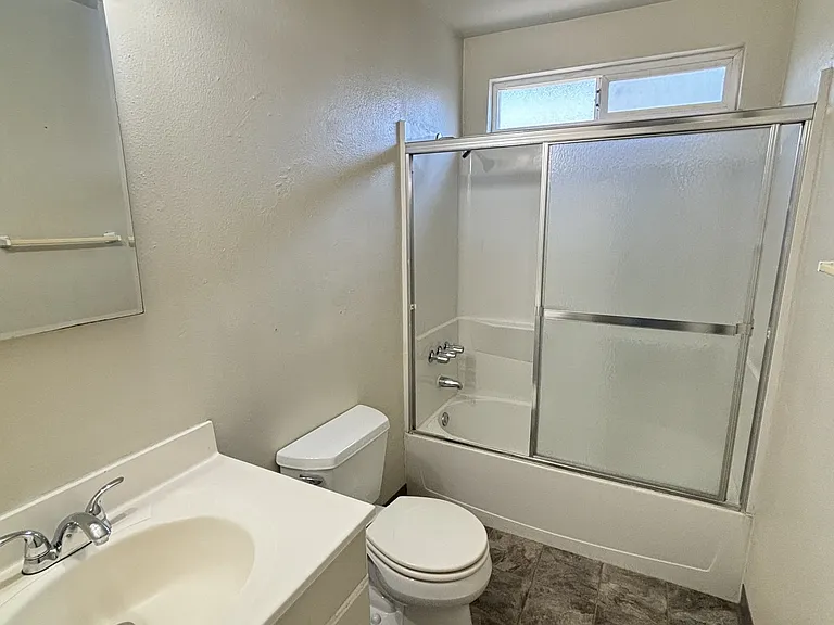 1704 Rose Ave — Photo 4