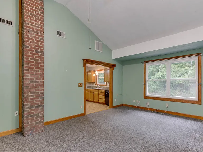 128 Mann Dr — Photo 5