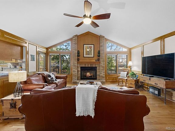 3rd image of 5174 Mountain Meadow Trail
