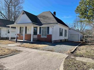 709 S 16th St, Herrin, IL 62948