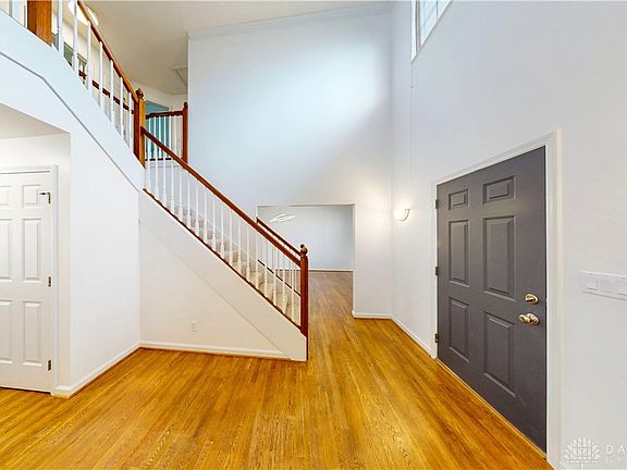 3rd image of 40 Millbrook Ct