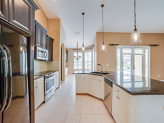 5th image of 603 Viana Ct
