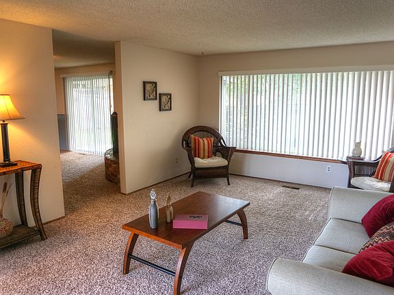 www.LamoureuxRealEstate.com