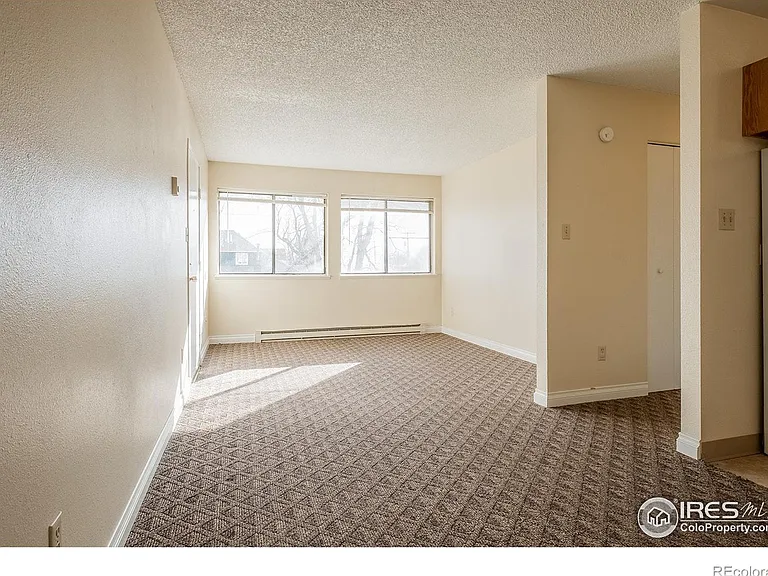 333 Custer Ave #1 — Photo 5