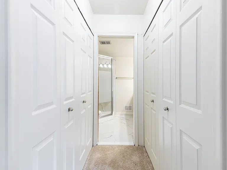 Coach House Apartments — Photo 27