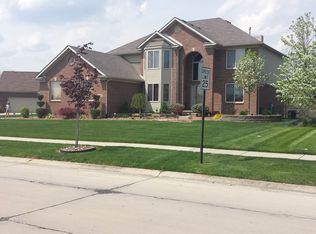 26510 Blue Heron Dr, Flat Rock, MI 48134