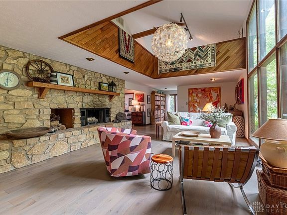 5th image of 1600 Mercer Ct