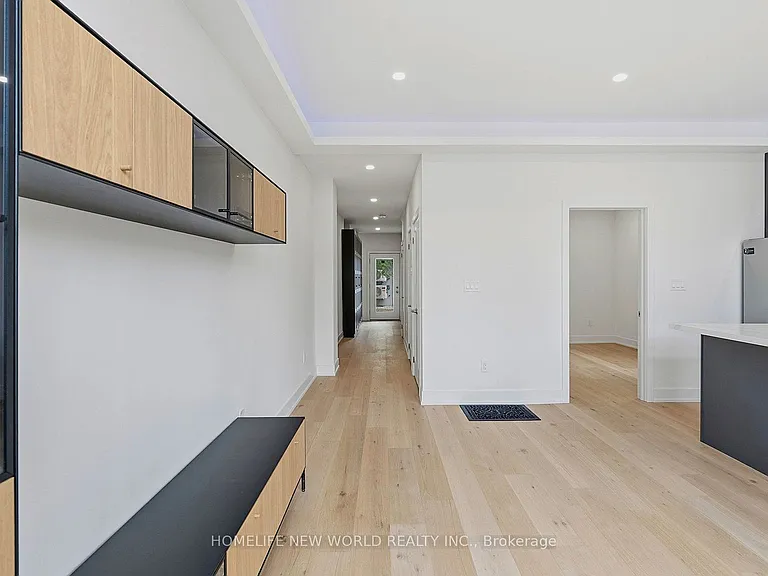 1842 Dundas St E — Photo 15