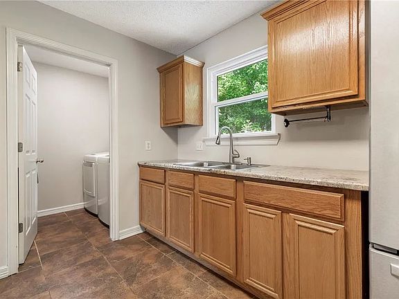 4th image of 2216 S Brandi Dr