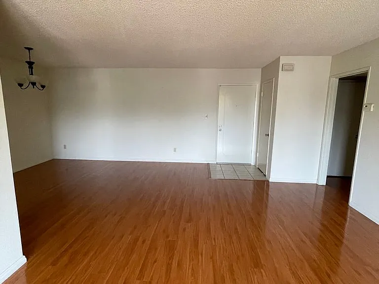 718 N Monterey St — Photo 22
