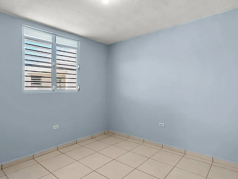 11 Calle 5 — Photo 16
