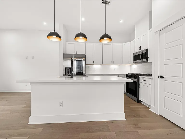 328 Neyland St — Photo 8