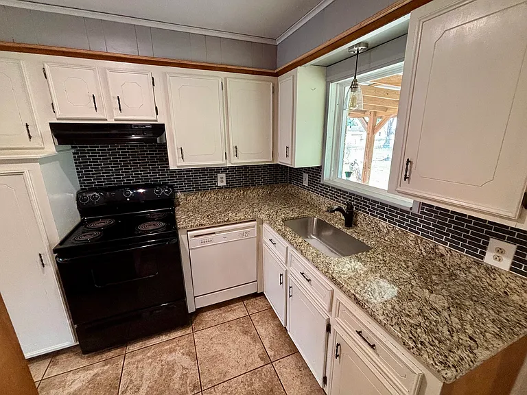 204 Brook St — Photo 12