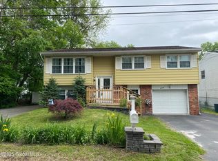 198 Hillcrest Ave, Schenectady, NY 12304