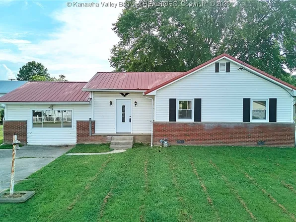 2210 1st St, Culloden, WV 25510