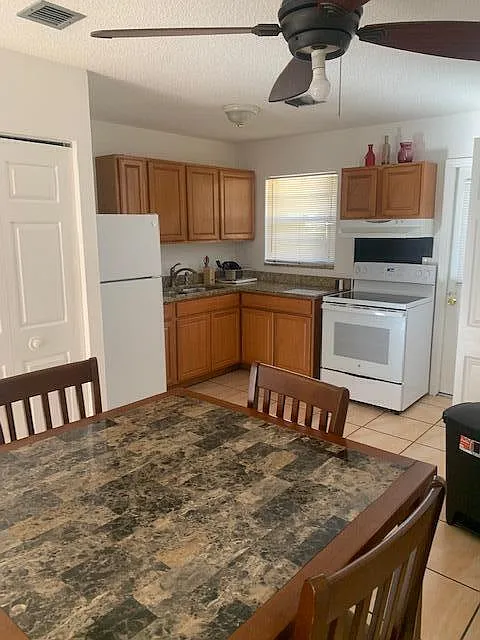 2 bed, 1.0 bath, 896 sqft, $2,200 — Photo 3