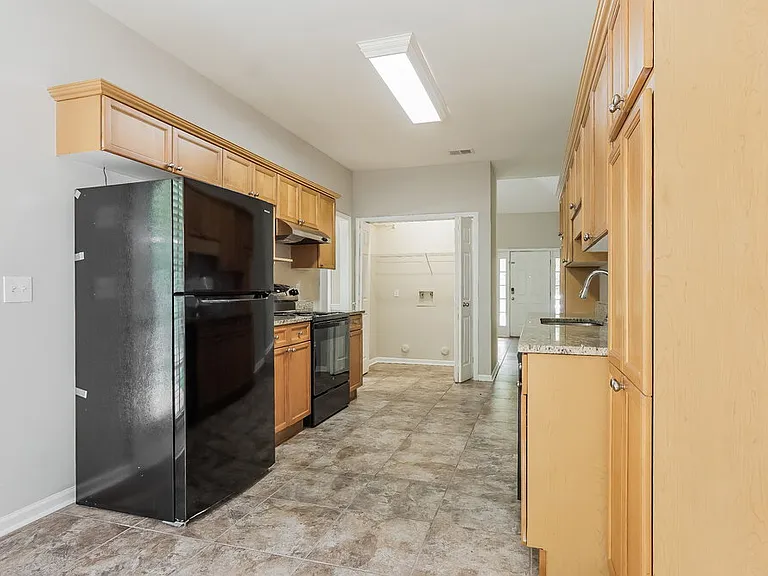 5741 Marchester Cir — Photo 8