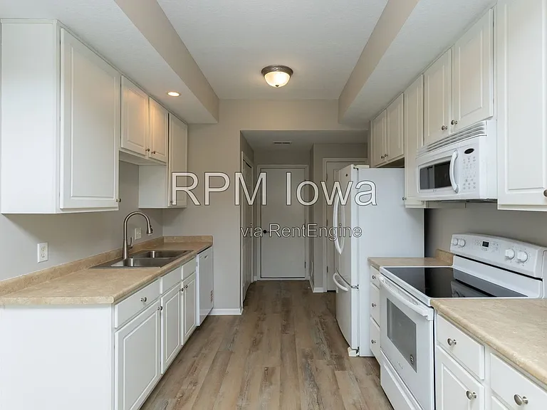 1108 NE 7th Ln — Photo 8